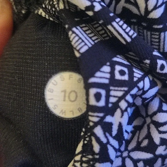 Lululemon Leggings Size 10. Rare. - Picture 3 of 6